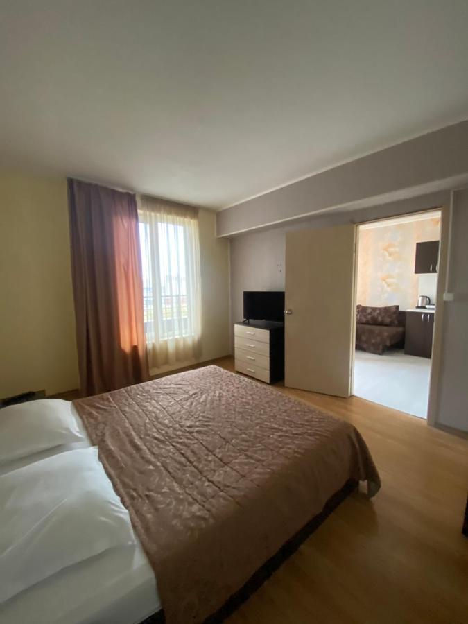Apartments Danita & Restaurant&Pool Bar Varna Exterior foto